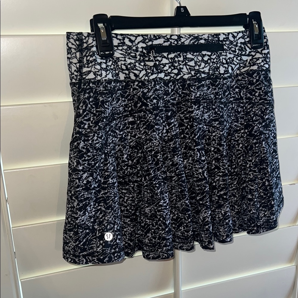 lululemon athletica Monochrome Patterned Mini Skirt